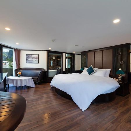 Amanda Cruise Ha Long Bay Hotel Exterior photo